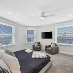 3 Bdrm 3 Full Bath Tower View Walk Up