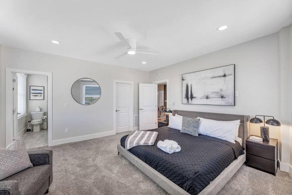 3 Bdrm 3 Full Bath Tower View Walk Up * Cincinnati