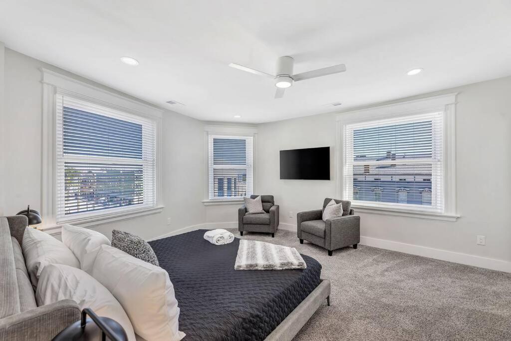3 Bdrm 3 Full Bath Tower View Walk Up