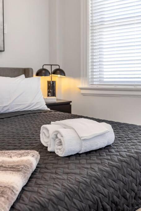 3 Bdrm 3 Full Bath Tower View Walk Up *