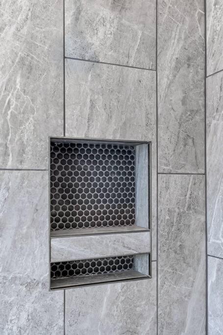 3 Bdrm 3 Full Bath Tower View Walk Up Apartment *