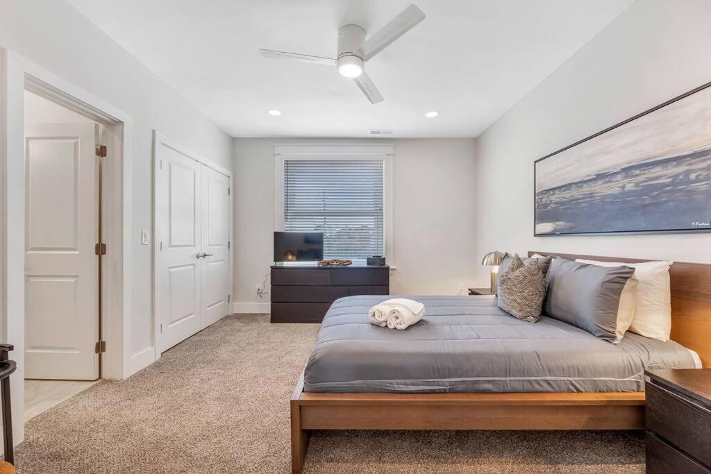 3 Bdrm 3 Full Bath Tower View Walk Up Apartment Cincinnati