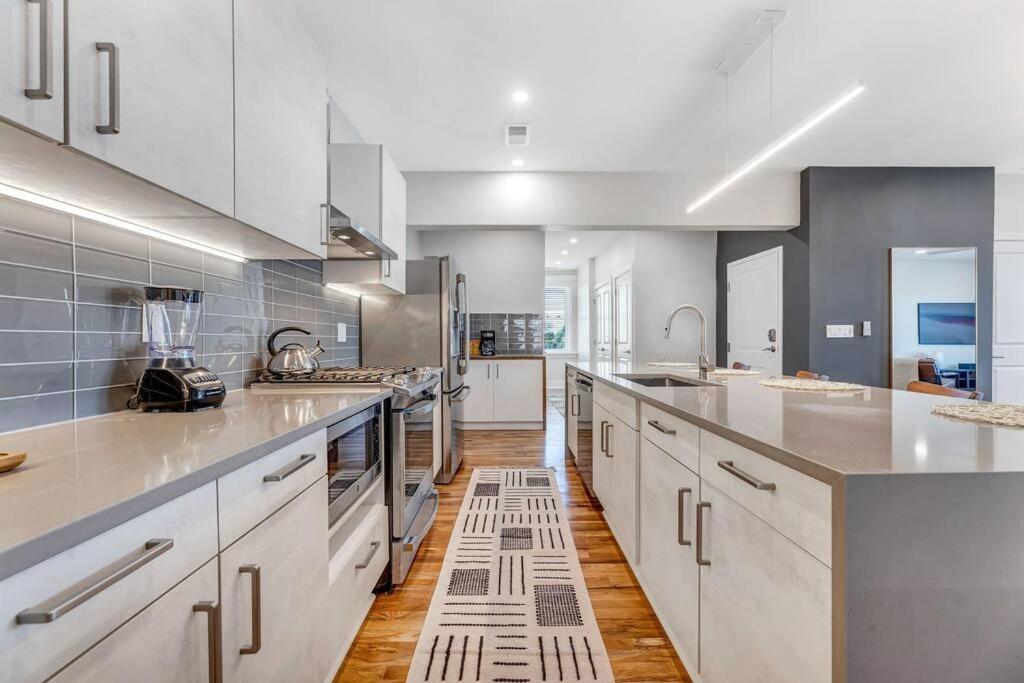 3 Bdrm 3 Full Bath Tower View Walk Up