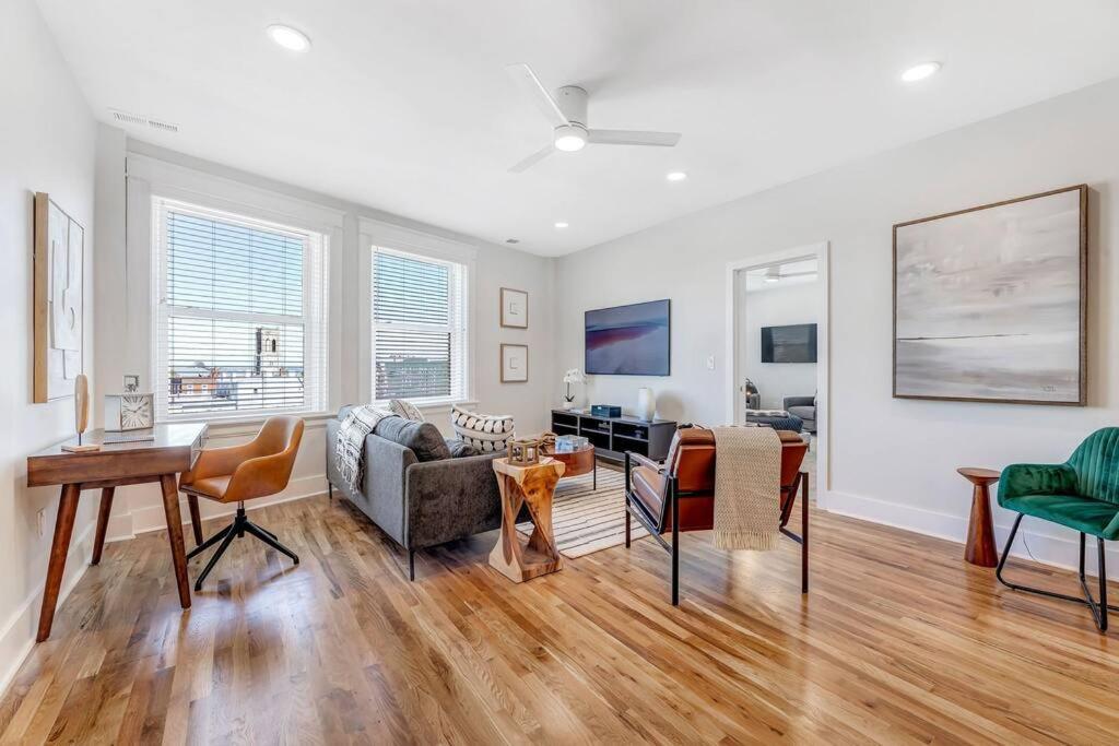 3 Bdrm 3 Full Bath Tower View Walk Up * Cincinnati