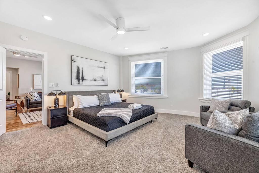 3 Bdrm 3 Full Bath Tower View Walk Up *